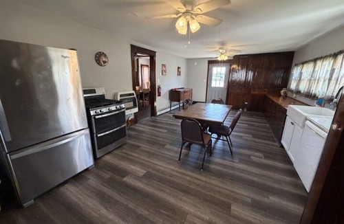 Geneva-on-the-Lake House | Stately Strip Home | Pets OK | Walk to Winery