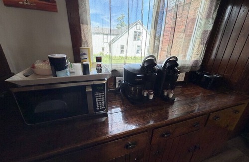Geneva-on-the-Lake House | Stately Strip Home | Pets OK | Walk to Winery