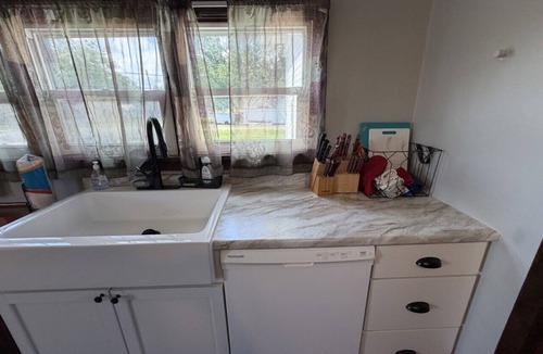 Geneva-on-the-Lake House | Stately Strip Home | Pets OK | Walk to Winery