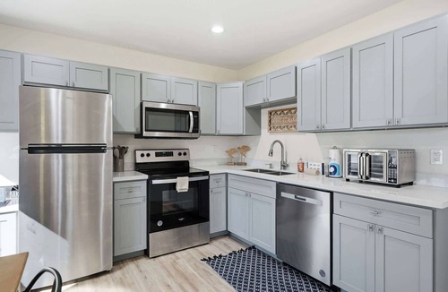 Del Mar Apartment | Stay A While Suite · 1BR · McGee Beach + Downtown