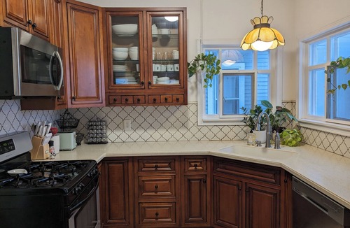 Batavia House | Stay in the Heart of Batavia- 4BR Victorian Home