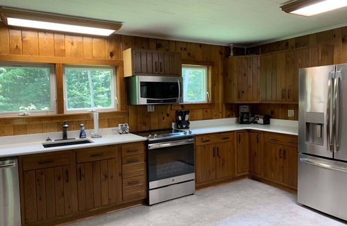 Hartstown House | Stay on a live operating maple syrup farm!
