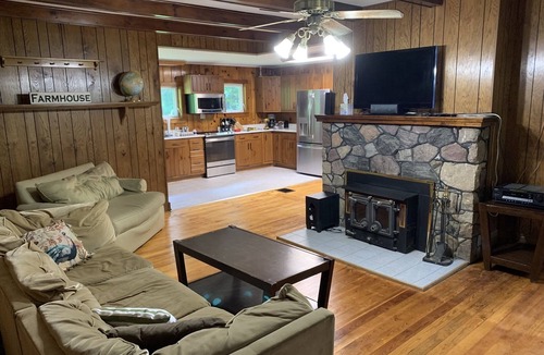 Hartstown House | Stay on a live operating maple syrup farm!