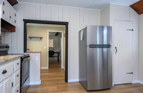 West Hill Lake Cottage | Step back in time with our 2-bedroom cottage in charming New Hartford!