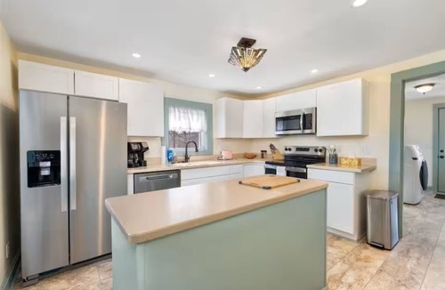 Mount Vernon House | Steps to Ariel Park/Renovated 2BR Retreat