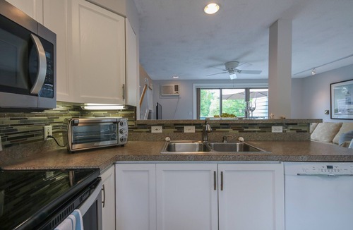 Ocean Park House | Steps to Beach, Pond View Ocean Park Meadows Condo with AC + Pool, Gym, Tennis