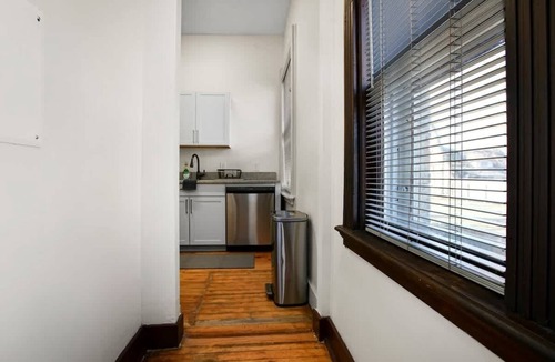 Hough House | Steps to Cleveland Clinic | Cozy Retreat