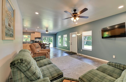 Clifton Park House | Steps to Mohawk River! 22 Mi to Saratoga Ractrack!