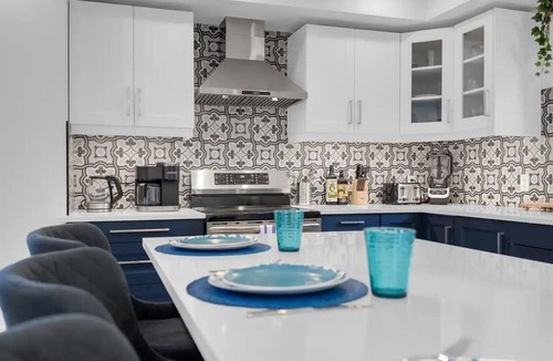 Port Weller House | Steps to Sunset Beach Wine Country + Falls Access Pet‑Friendly Retreat