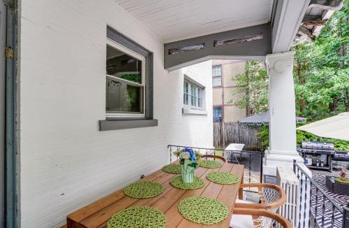 Stockade Historic District Apartment | Steps to Union College: Home w/Shared Yard!