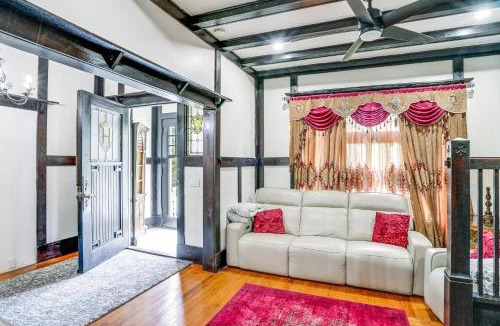 Stockade Historic District Apartment | Steps to Union College: Home w/Shared Yard!