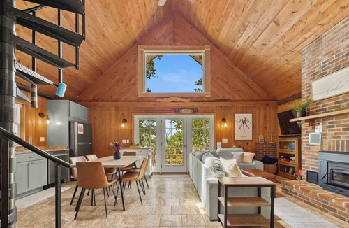 Valois Cottage | Stowaway - A Private Lakefront Experience With Over 100ft Of Shoreline!
