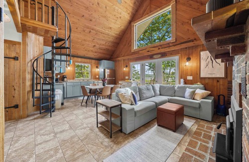 Valois Cottage | Stowaway - A Private Lakefront Experience With Over 100ft Of Shoreline!