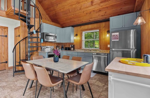 Valois Cottage | Stowaway - A Private Lakefront Experience With Over 100ft Of Shoreline!