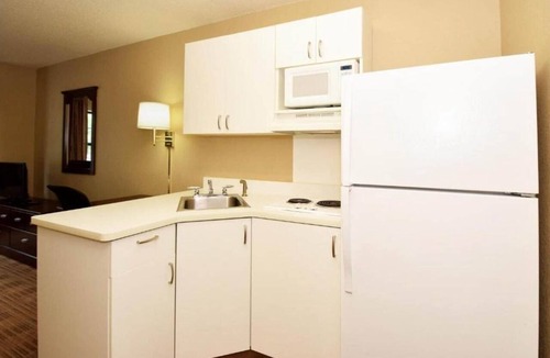 Amherst Apartment | Studio 6 Buffalo|Cozy 2 Full Beds,Nsmk|Kitchen
