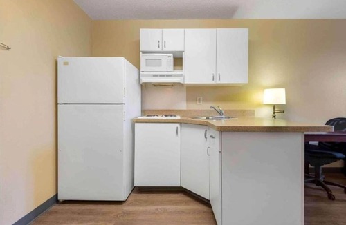 Amherst Apartment | Studio 6 Buffalo|Cozy 2 Full Beds,Nsmk|Kitchen