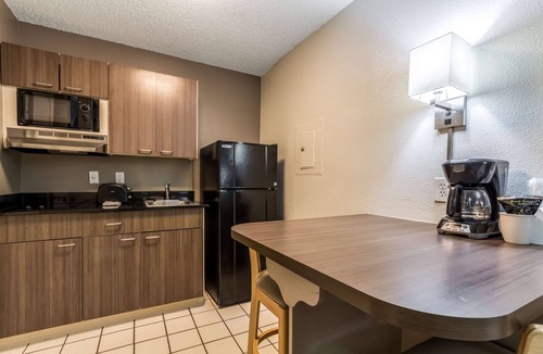 Northwest Dallas Hotel | Studio 6 Dallas, TX - Northwest