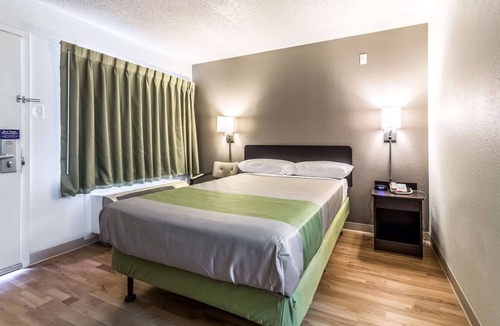 Northwest Dallas Hotel | Studio 6 Dallas, TX - Northwest