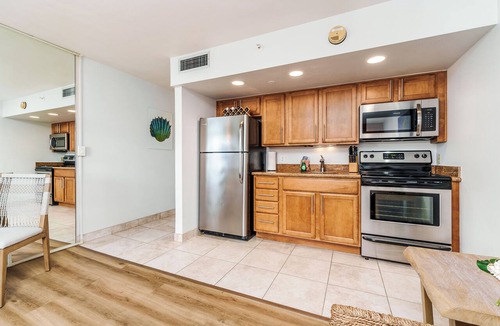Kahana Condo | Studio 7th Floor OCEAN VIEW Condo - Royal Kahana 702