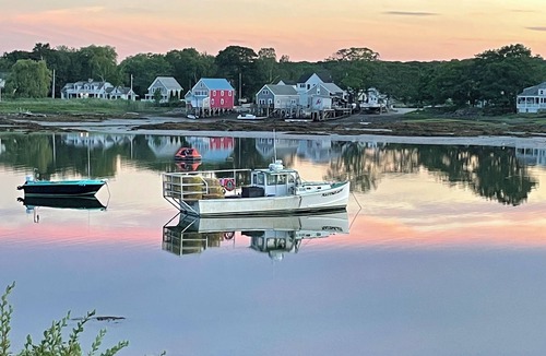 Cape Porpoise Apartment | Studio apartment with harbor views
