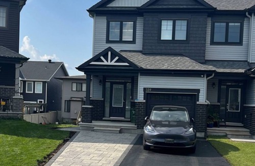 Ottawa Division Condo | Studio condo separate unit with full access to the backyard