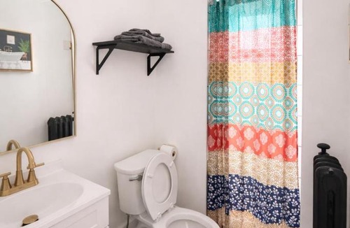 East Avenue Apartment | Studio in High FallsCozyTVKitchenDowntown