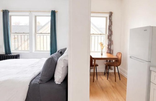East Avenue Apartment | Studio in High FallsCozyTVKitchenDowntown