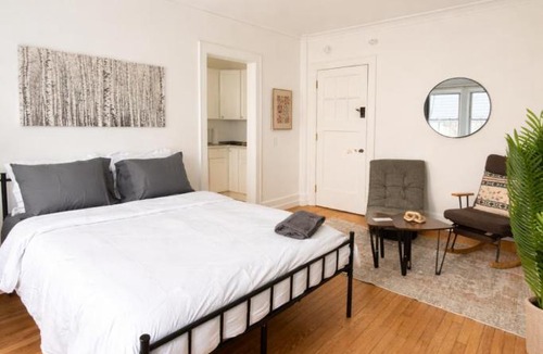 East Avenue Apartment | Studio in High FallsCozyTVKitchenDowntown
