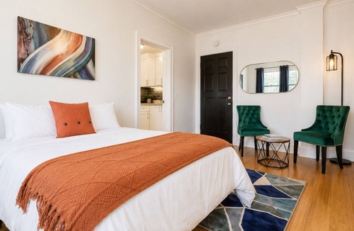 East Avenue Apartment | Studio Near Downtown+Wi-Fi+Queenbd HighFall.