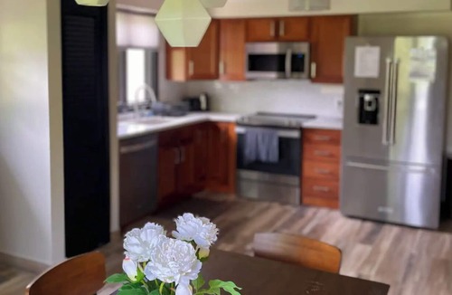 Amherst House | Stunning 6-Bedroom Modern Home, Perfect for Wedding Party/Family Reunion
