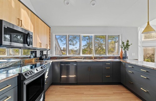 Narragansett House | Stunning coastal home with great ocean views & only a 6 minute walk to beach!