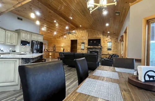 Tellico Plains Cabin | Stunning Cottage with Game Room, Spa Bath and Barbecue in Tellico Plains, Tennessee