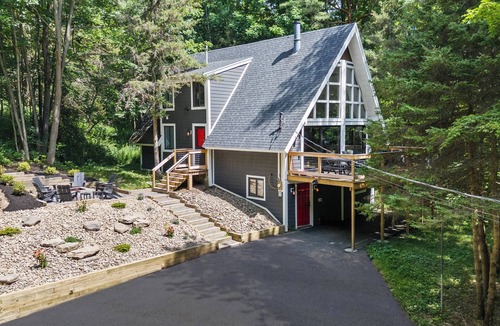 Ellicottville House | Stunning Ellicottville Hilltop Ski Chalet