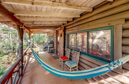 Boothbay Harbor Cabin | Stunning log cabin with fireplace & nature views - near shopping & dining