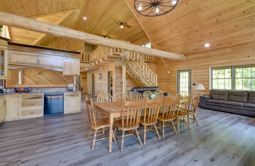 North Rose Cabin | Stunning North Rose Retreat w/Fishing Pond!
