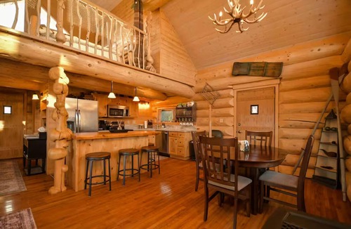 Homer Cabin | Stunning Oceanfront Log Home w/Glacier & Spit View