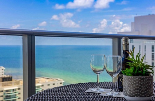 Hollywood South Central Beach Condo | Stunning One Bedroom Condo with Ocean Views