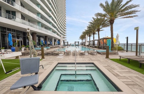Hollywood South Central Beach Condo | Stunning One Bedroom Condo with Ocean Views
