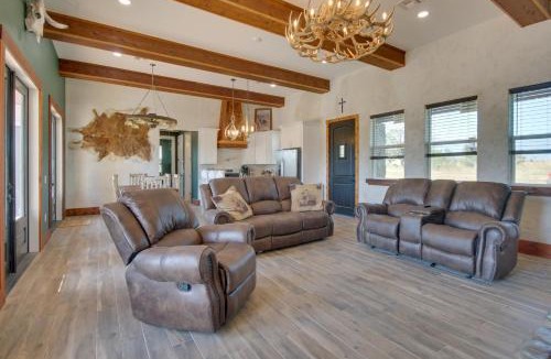 Oakland Villa | Stunning Ranch Villa: Private Pool & Hot Tub!