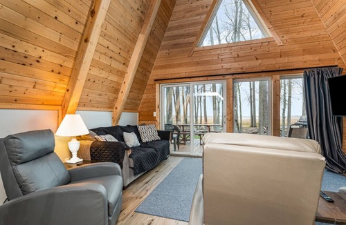 Au Gres Apartment | Stunning Sunrise Shore