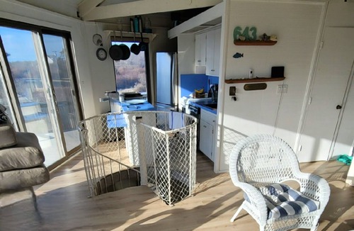 New Shoreham House | Stunning Sunsets with beach access! Now with air conditioning downstairs.