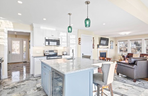 Narragansett House | Stunning water views! Newly built waterfront home-Harbour Island