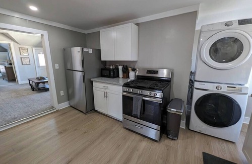 Ohio City House | Stylish 2BR Ohio City Retreat: Near West Side Market, Breweries, & Downtown