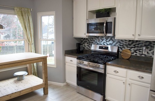 Twinsburg House | Stylish 4 Bedroom Home Minutes to CVNP, Skiing & Twinsburg Attractions