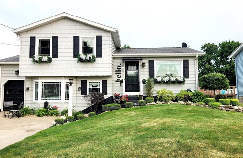 Erie House | Stylish and Spacious 3 bedroom home located 3.4 mi from downtown Erie, PA