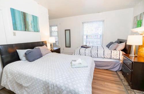 Bloomfield Apartment | Stylish Apt - 2 Queen Bed - Easy Hospital Access