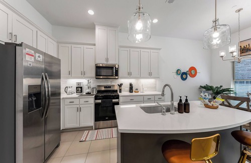 Lewisville House | Stylish Arcade Stay EV Central