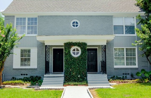 Kessler Apartment | Stylish Local Art | King Bed | Walk Bishop to Arts