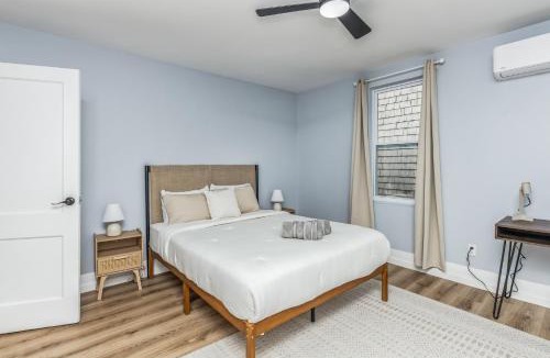 Forest Hills Apartment | Stylish Modern Home Near Downtown Pittsburgh | Sleeps 7