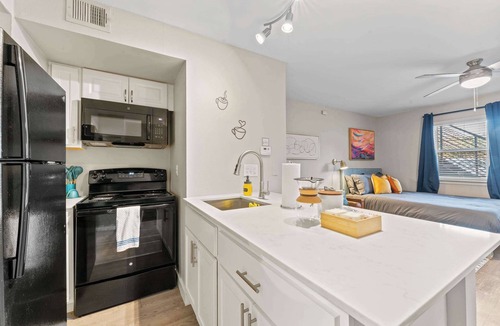 Allandale Apartment | Stylish modern studio close to Downtown and Domain